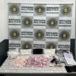 CHOQUE prende dupla com cocaína, armas e mais de R$ 6 mil em Caxias do Sul